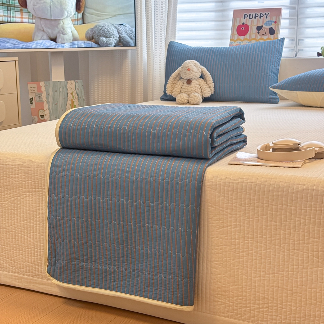 91家纺网 家纺一手货源 找家纺 慕尚家纺 2026新款简约风条纹床盖三件套 深蓝+咖棕条纹