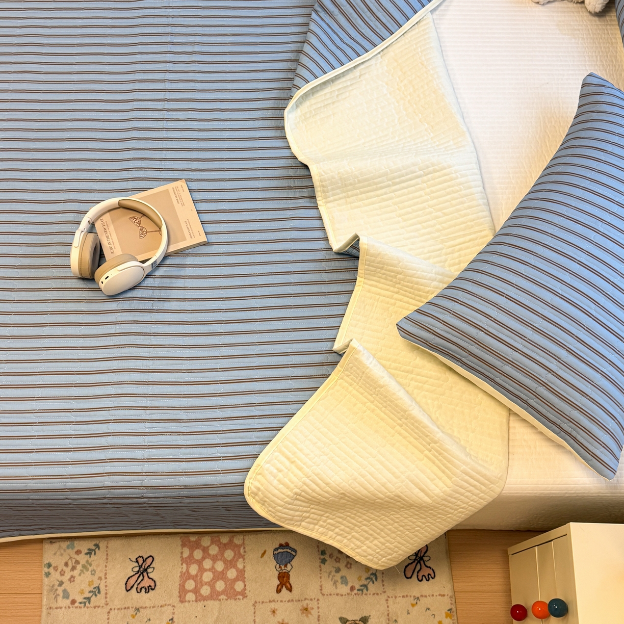 91家纺网 家纺一手货源 找家纺 慕尚家纺 2026新款简约风条纹床盖三件套 天空蓝+咖条纹