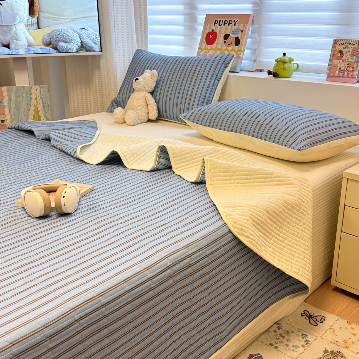 91家纺网 家纺一手货源 找家纺 慕尚家纺 2026新款简约风条纹床盖三件套 天空蓝+咖条纹