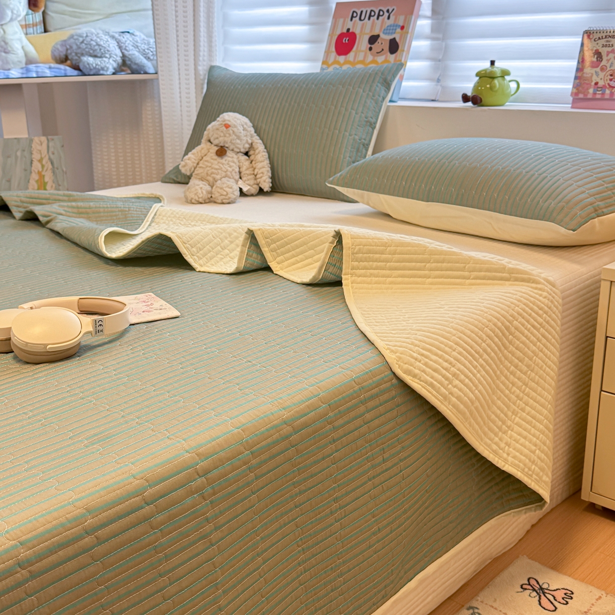 91家纺网 家纺一手货源 找家纺 慕尚家纺 2026新款简约风条纹床盖三件套 咖+绿条纹