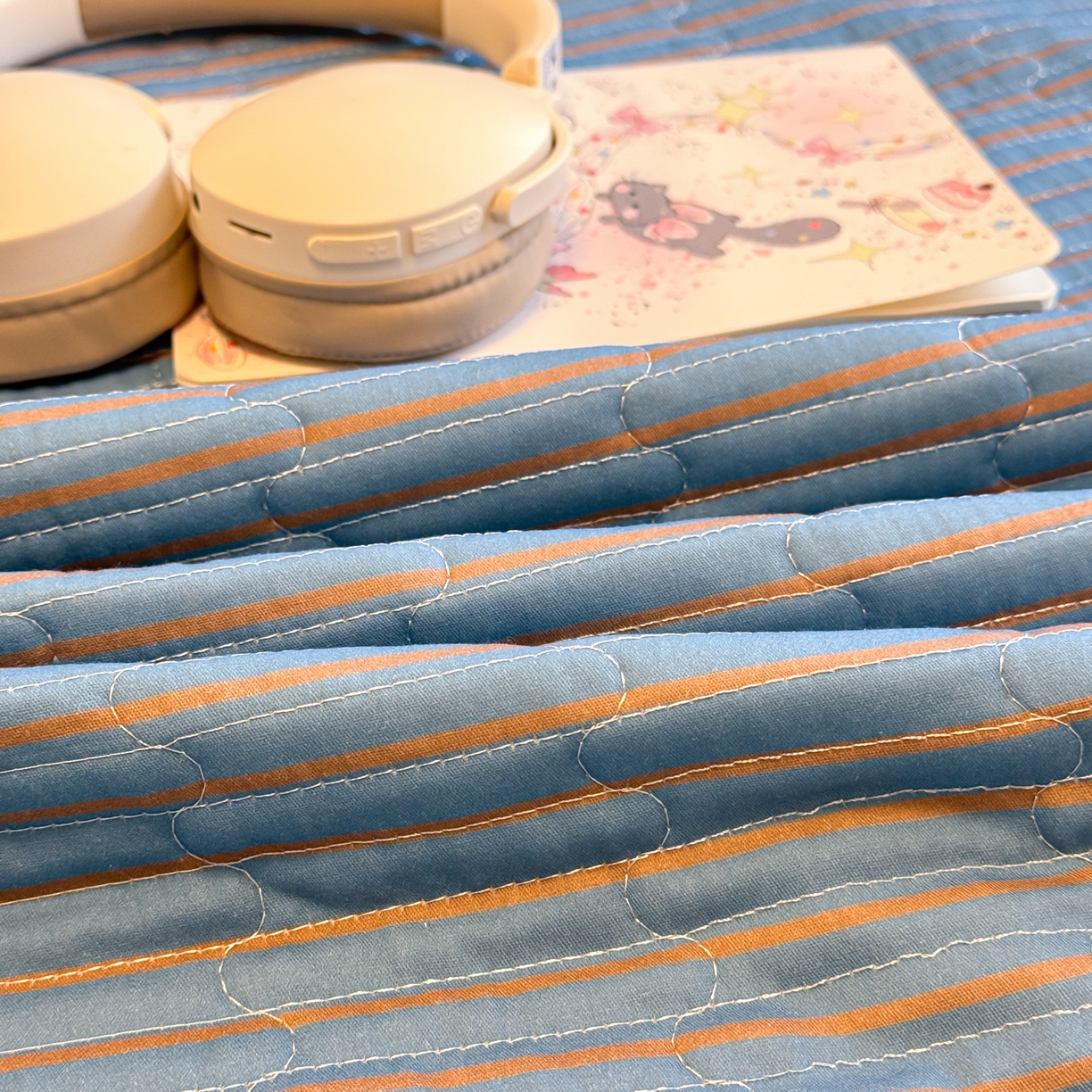 91家纺网 家纺一手货源 找家纺 慕尚家纺 2026新款简约风条纹床盖三件套 深蓝+咖棕条纹