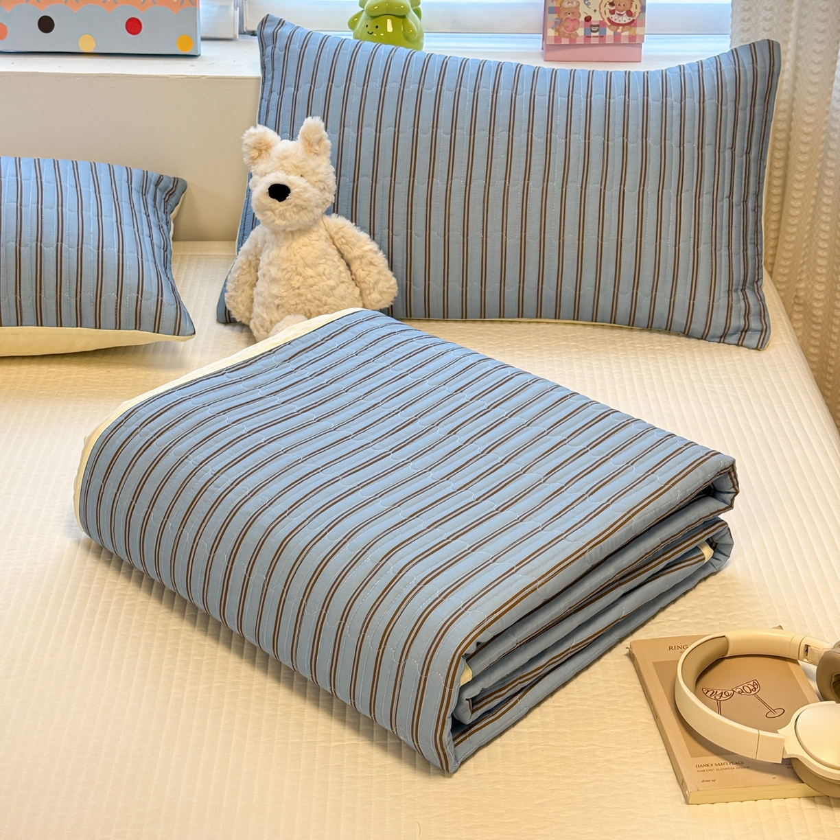 91家纺网 家纺一手货源 找家纺 慕尚家纺 2026新款简约风条纹床盖三件套 天空蓝+咖条纹