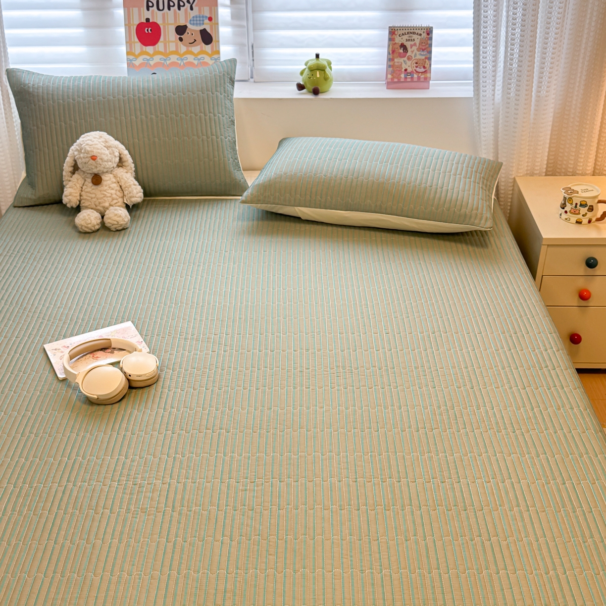 91家纺网 家纺一手货源 找家纺 慕尚家纺 2026新款简约风条纹床盖三件套 咖+绿条纹