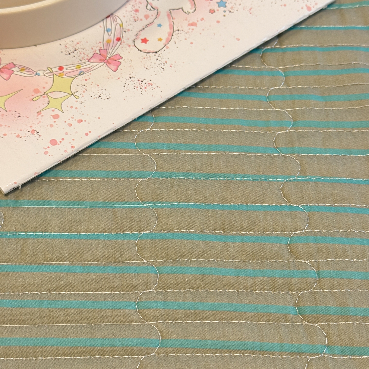 91家纺网 家纺一手货源 找家纺 慕尚家纺 2026新款简约风条纹床盖三件套 咖+绿条纹