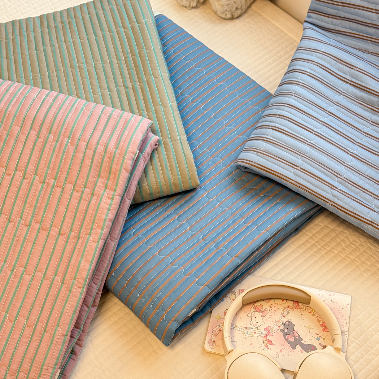 91家纺网 家纺一手货源 找家纺 慕尚家纺 2026新款简约风条纹床盖三件套 组合图（仅供展示不可下单）