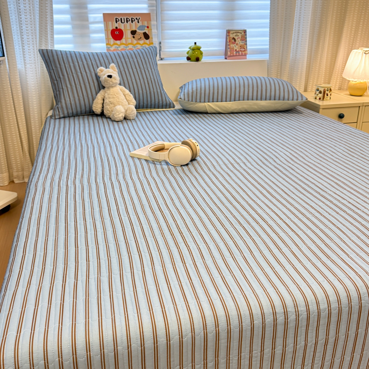 91家纺网 家纺一手货源 找家纺 慕尚家纺 2026新款简约风条纹床盖三件套 天空蓝+咖条纹