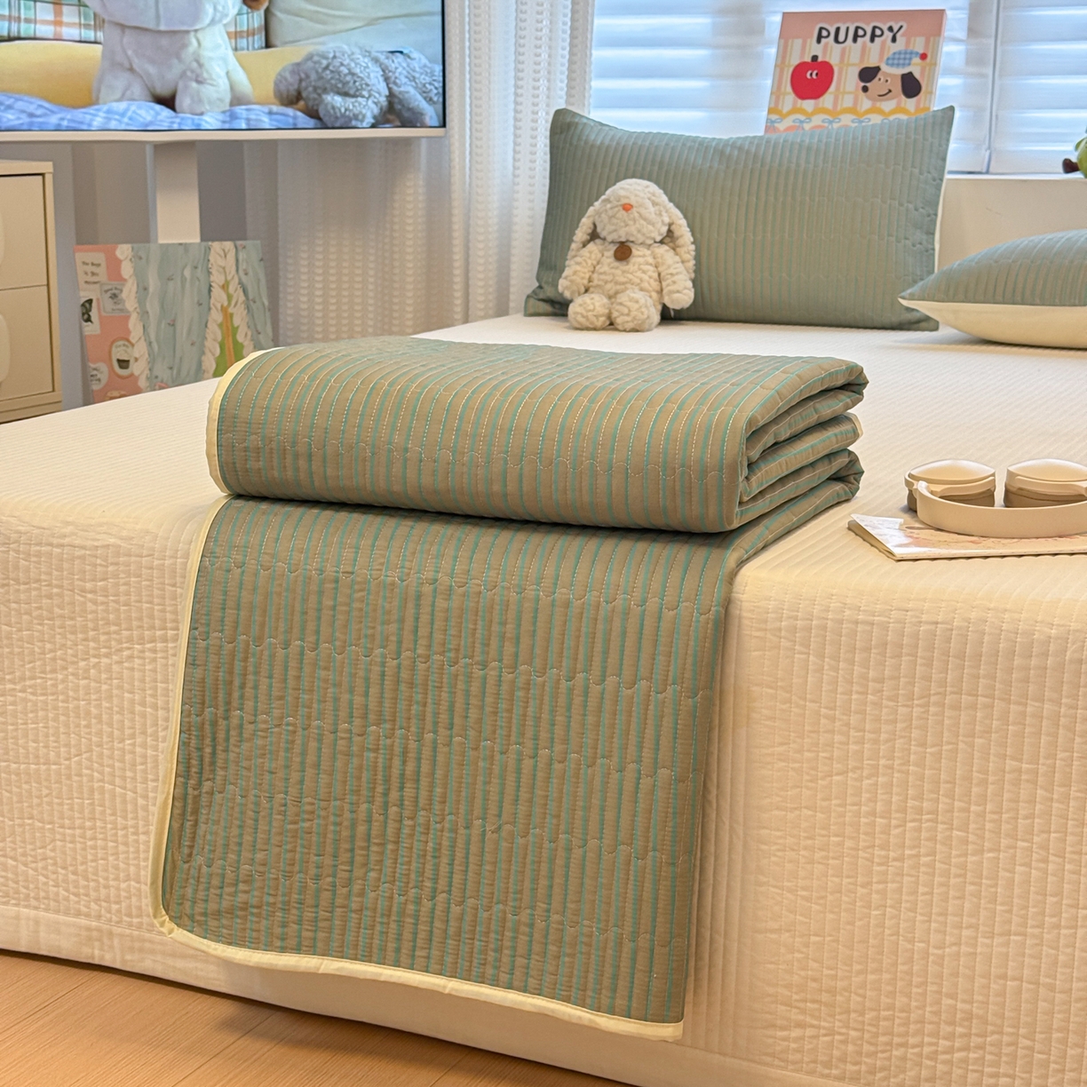 91家纺网 家纺一手货源 找家纺 慕尚家纺 2026新款简约风条纹床盖三件套 咖+绿条纹