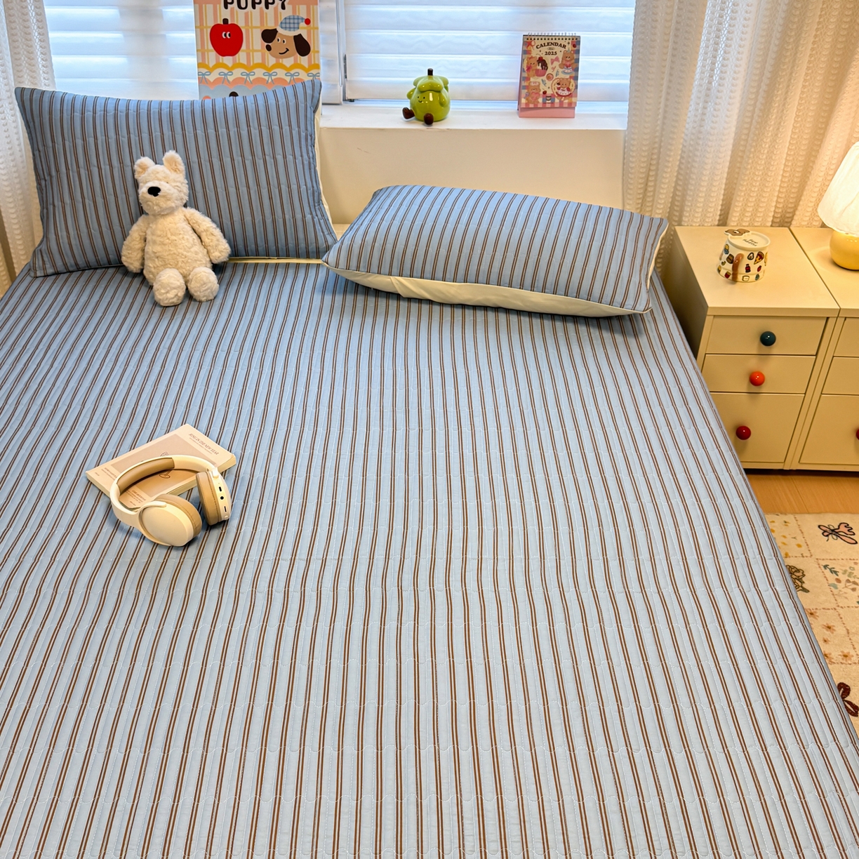 91家纺网 家纺一手货源 找家纺 慕尚家纺 2026新款简约风条纹床盖三件套 天空蓝+咖条纹