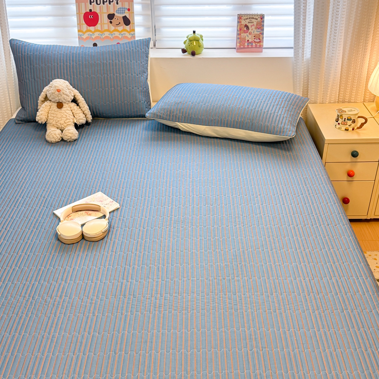 91家纺网 家纺一手货源 找家纺 慕尚家纺 2026新款简约风条纹床盖三件套 深蓝+咖棕条纹