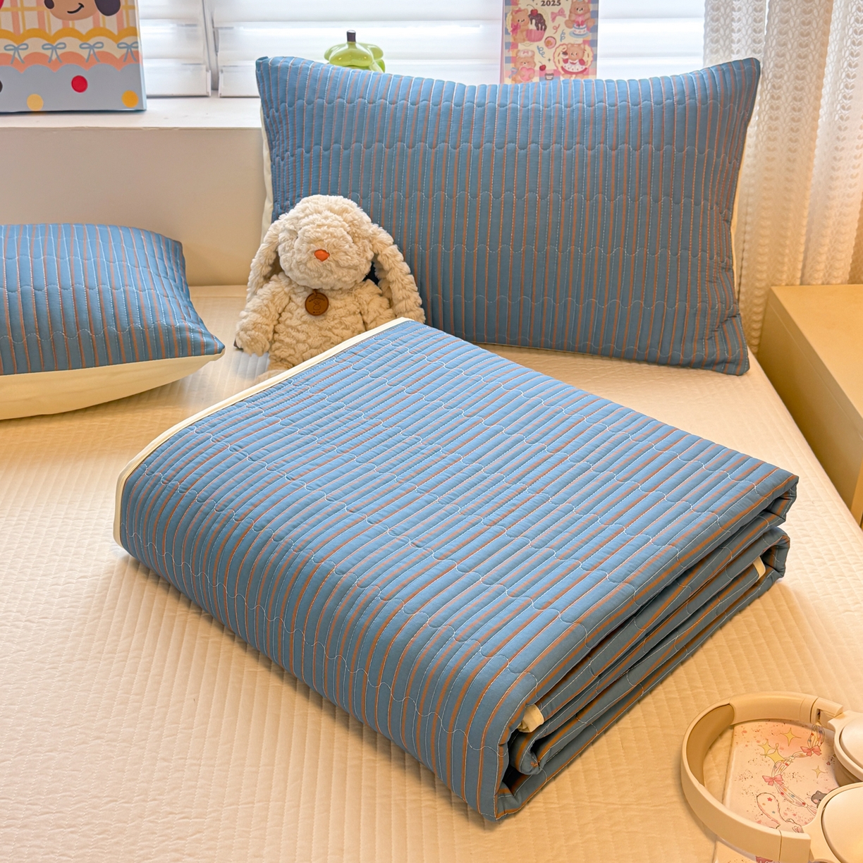 91家纺网 家纺一手货源 找家纺 慕尚家纺 2026新款简约风条纹床盖三件套 深蓝+咖棕条纹