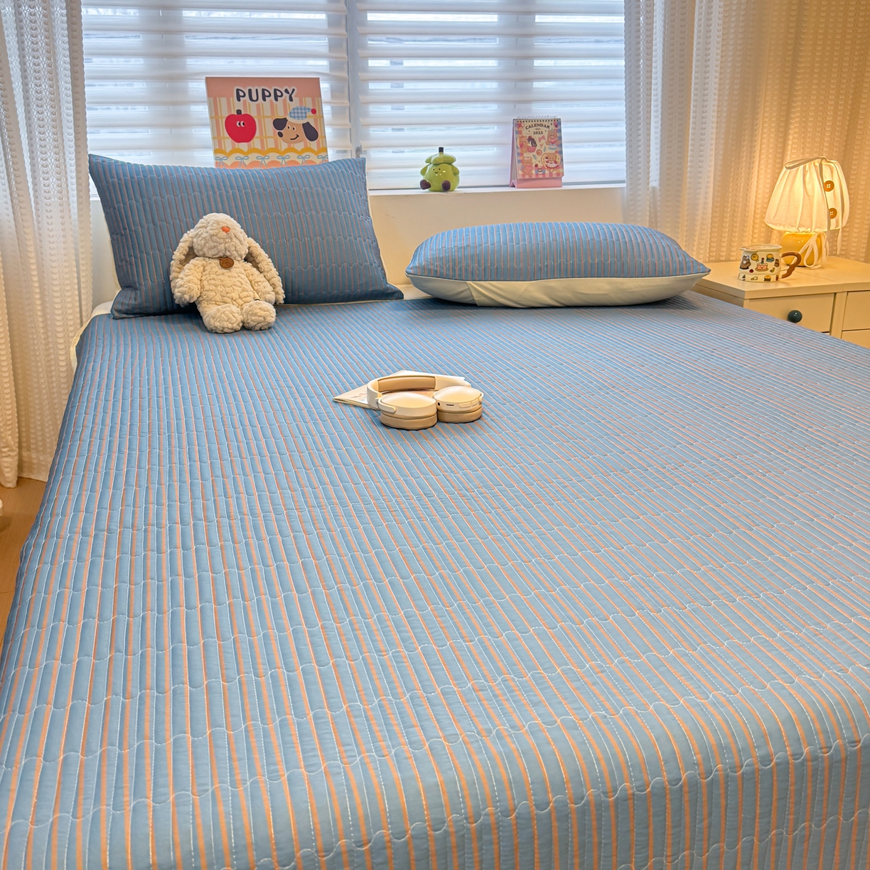 91家纺网 家纺一手货源 找家纺 慕尚家纺 2026新款简约风条纹床盖三件套 深蓝+咖棕条纹