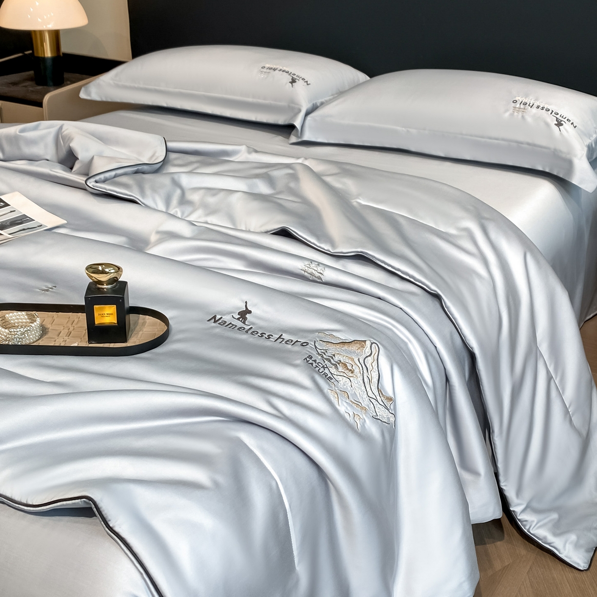 91家纺网 家纺一手货源 找家纺 （总）新方向 2026刺绣A类20%蚕丝天丝棉夏被四件套 65%60s兰精天丝 35%100支长绒棉-超越者