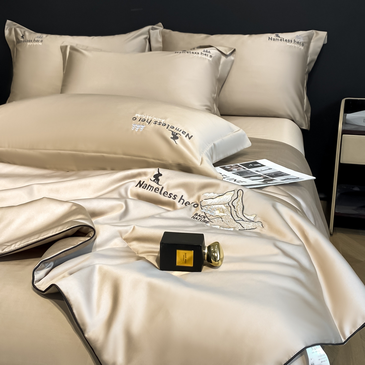 91家纺网 家纺一手货源 找家纺 （总）新方向 2026刺绣A类20%蚕丝天丝棉夏被四件套 65%60s兰精天丝 35%100支长绒棉-超越者