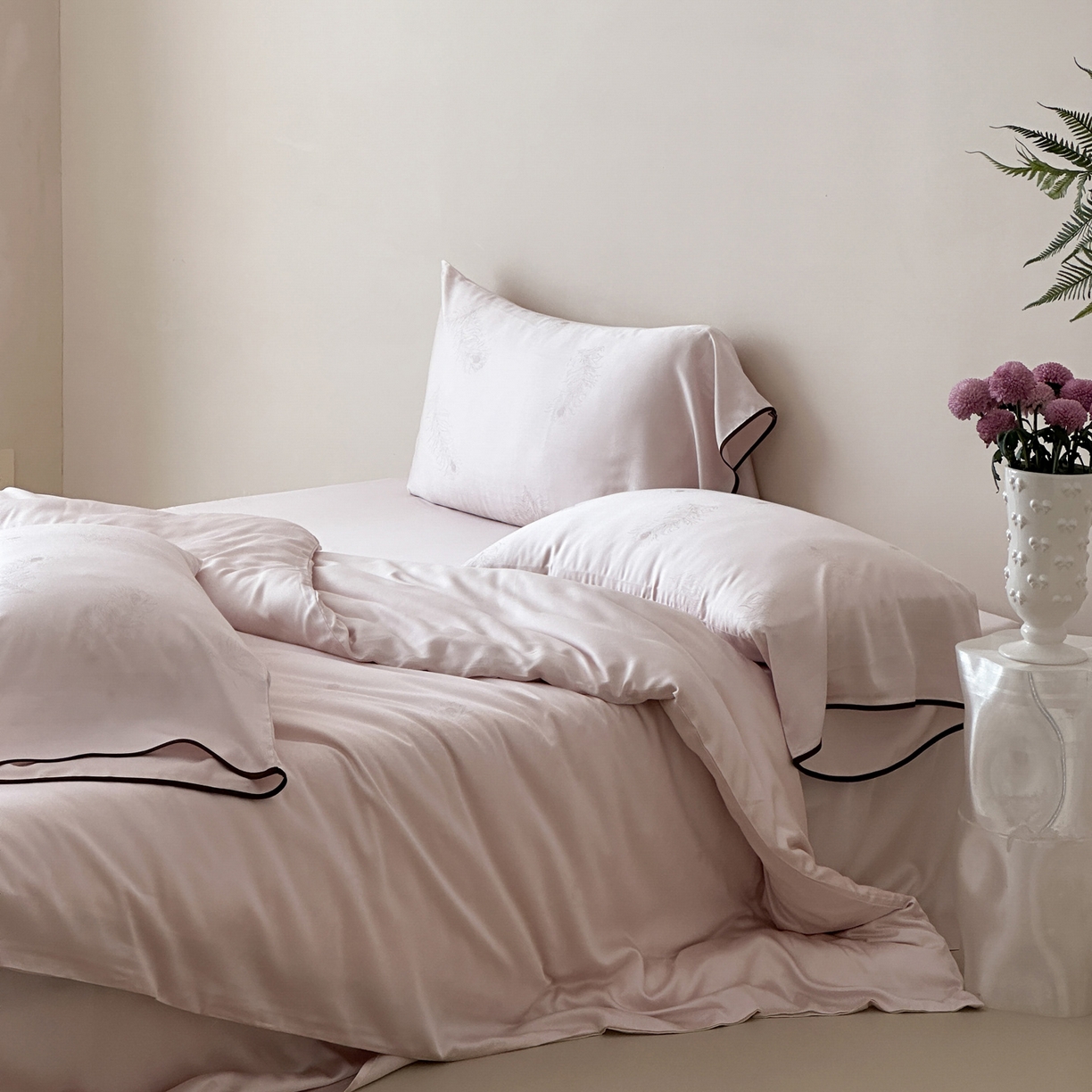 91家纺网 家纺一手货源 找家纺 三味舒屋 2026新款60s天丝提花系列四件套-羽柔 羽柔粉