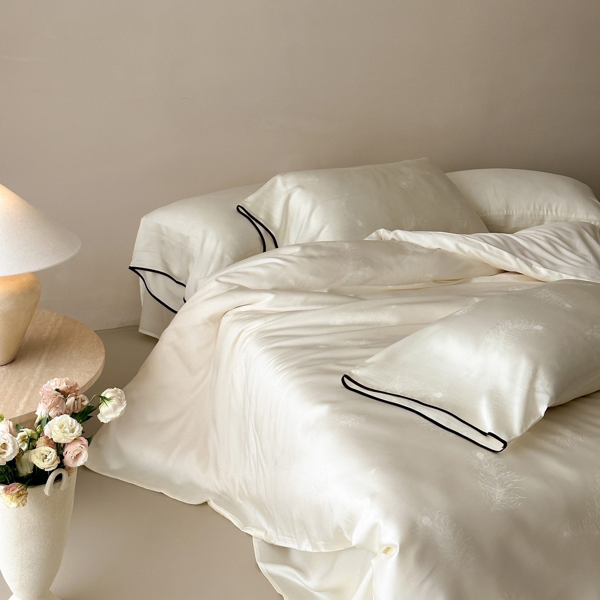 91家纺网 家纺一手货源 找家纺 三味舒屋 2026新款60s天丝提花系列四件套-羽柔 羽柔白