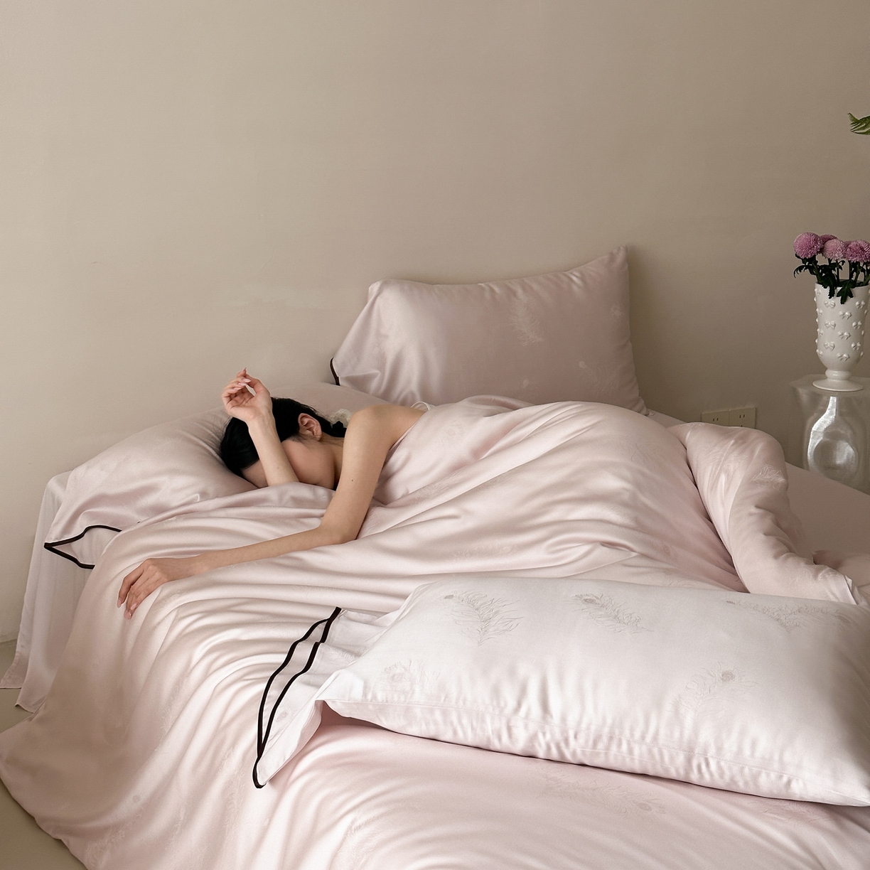 91家纺网 家纺一手货源 找家纺 三味舒屋 2026新款60s天丝提花系列四件套-羽柔 羽柔粉