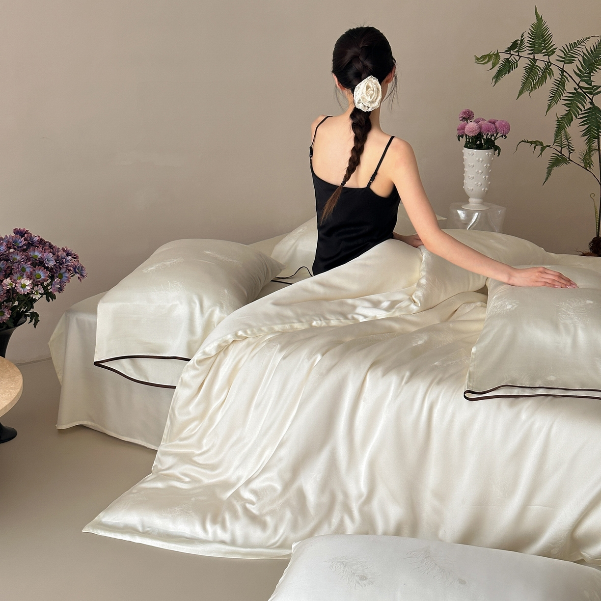 91家纺网 家纺一手货源 找家纺 三味舒屋 2026新款60s天丝提花系列四件套-羽柔 羽柔白