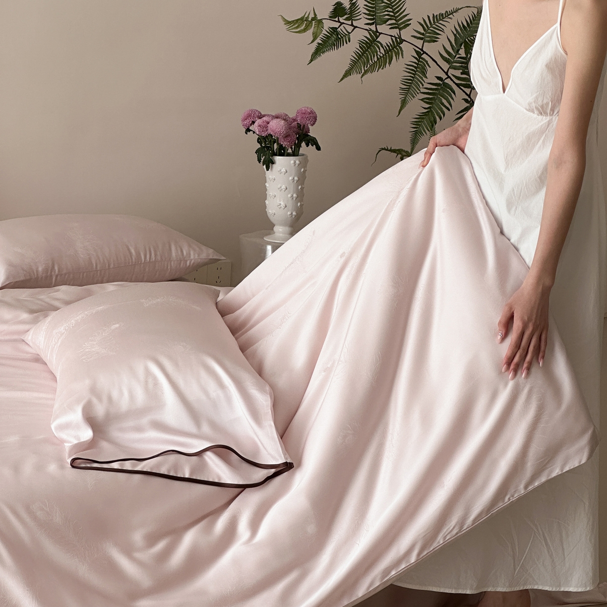 91家纺网 家纺一手货源 找家纺 三味舒屋 2026新款60s天丝提花系列四件套-羽柔 羽柔粉