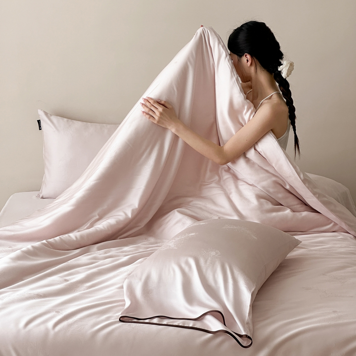 91家纺网 家纺一手货源 找家纺 三味舒屋 2026新款60s天丝提花系列四件套-羽柔 羽柔粉