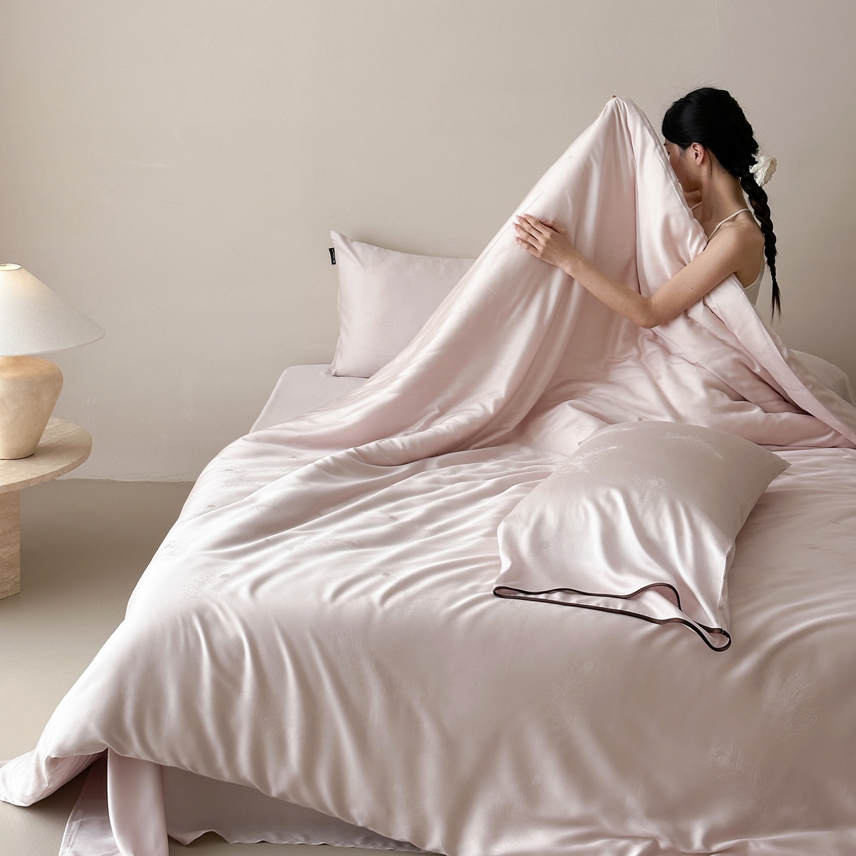 91家纺网 家纺一手货源 找家纺 三味舒屋 2026新款60s天丝提花系列四件套-羽柔 羽柔粉