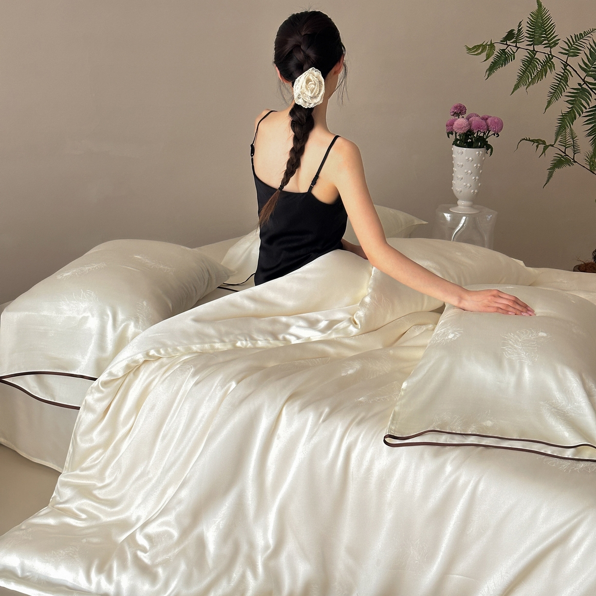 91家纺网 家纺一手货源 找家纺 三味舒屋 2026新款60s天丝提花系列四件套-羽柔 羽柔白