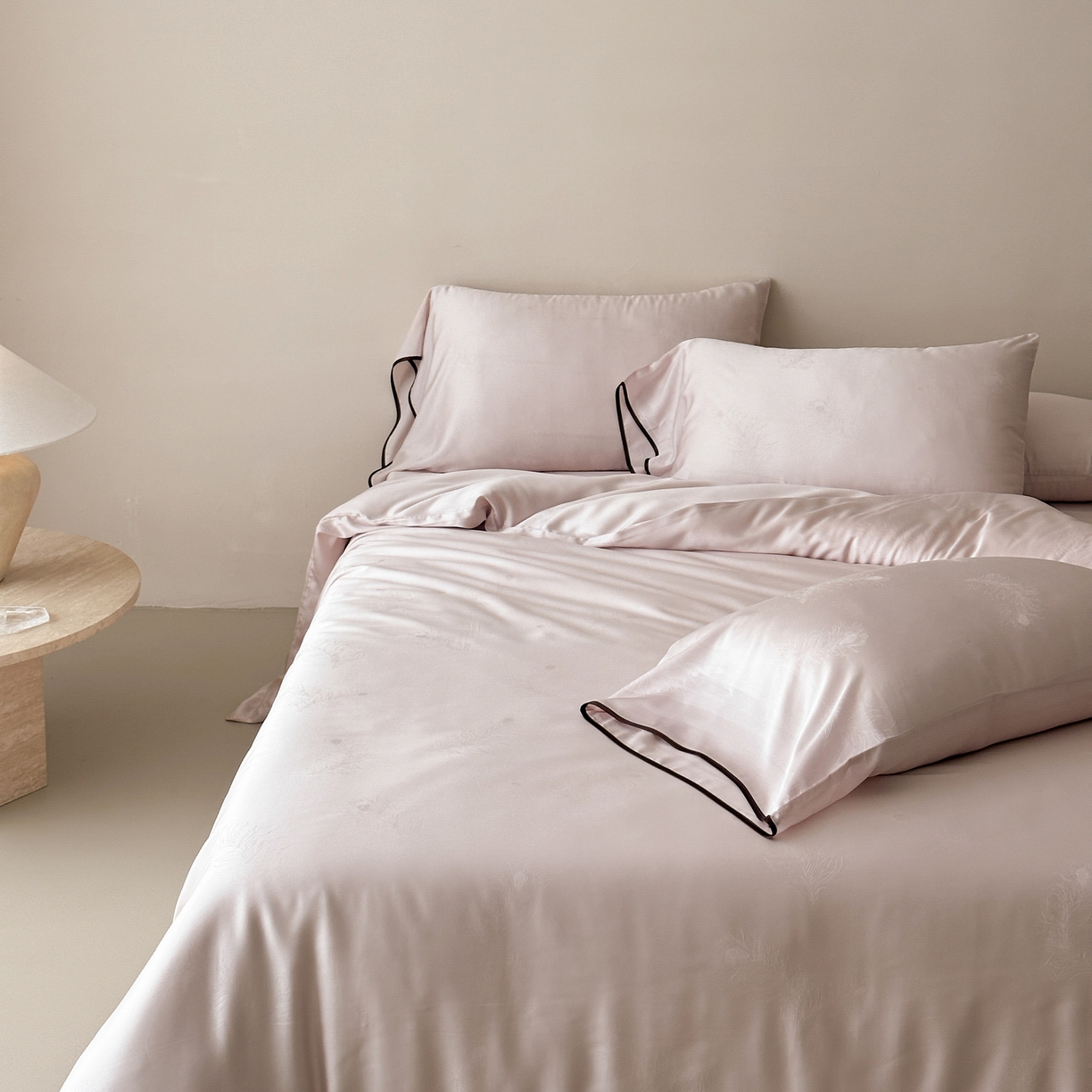 91家纺网 家纺一手货源 找家纺 三味舒屋 2026新款60s天丝提花系列四件套-羽柔 羽柔粉