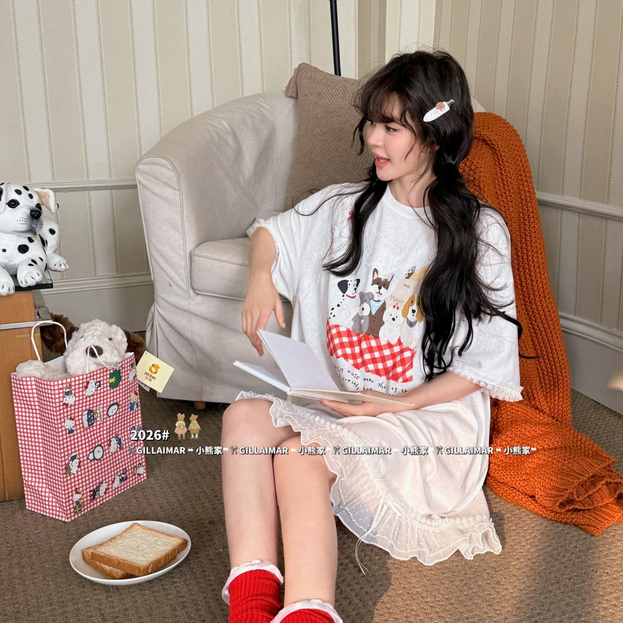 91家纺网 家纺一手货源 找家纺 （总）妍景家居生活馆 2026新款莱赛尔冰丝棉睡裙-红地毯白T