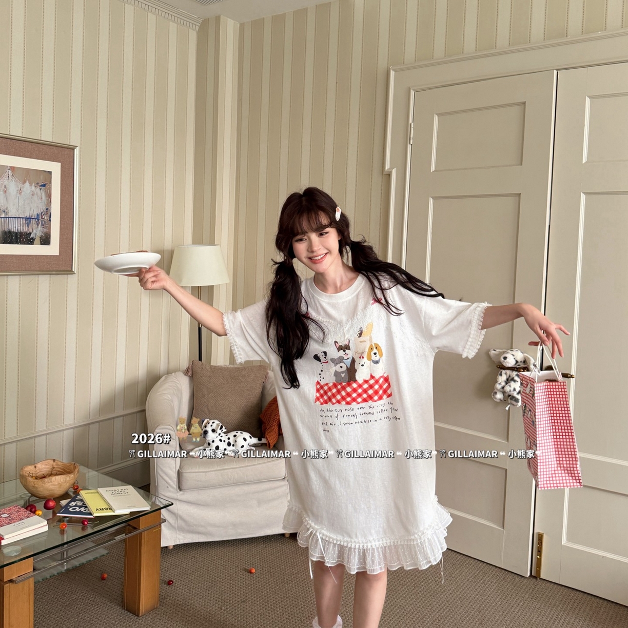 91家纺网 家纺一手货源 找家纺 （总）妍景家居生活馆 2026新款莱赛尔冰丝棉睡裙-红地毯白T