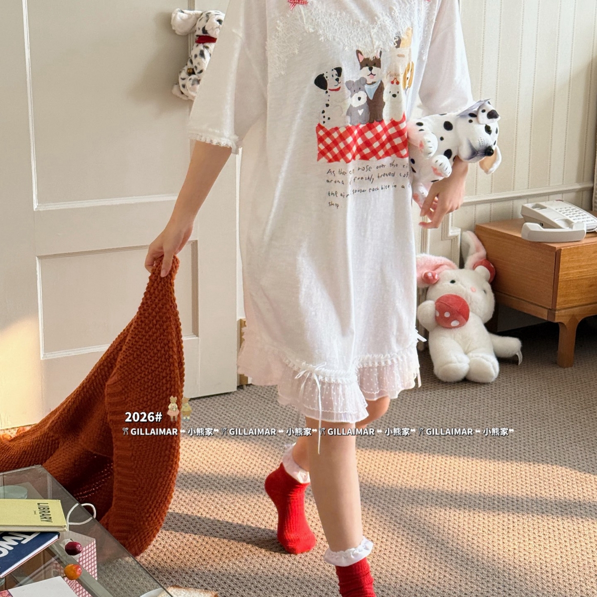 91家纺网 家纺一手货源 找家纺 （总）妍景家居生活馆 2026新款莱赛尔冰丝棉睡裙-红地毯白T