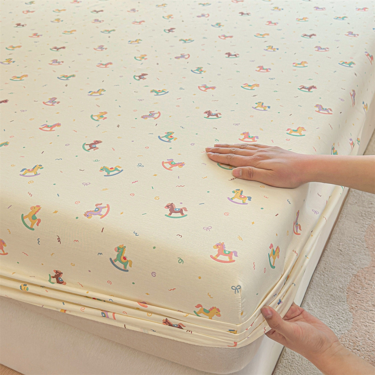 91家纺网 家纺一手货源 找家纺 女子家纺 2026新款全棉纯棉印花卡通单床笠 彩虹木马