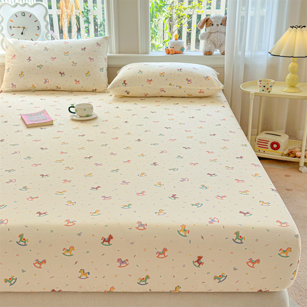 91家纺网 家纺一手货源 找家纺 女子家纺 2026新款全棉纯棉印花卡通单床笠 彩虹木马