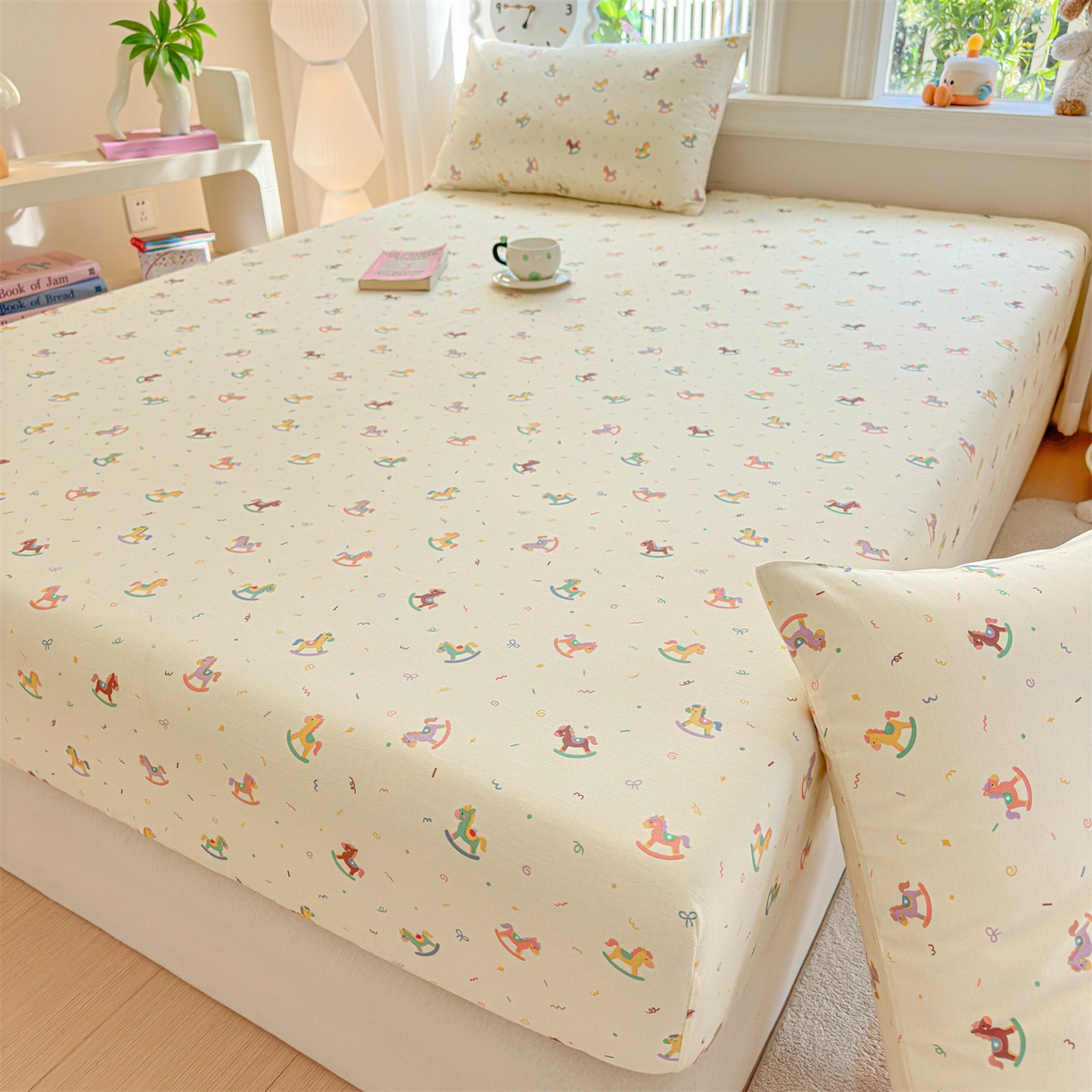 91家纺网 家纺一手货源 找家纺 女子家纺 2026新款全棉纯棉印花卡通单床笠 彩虹木马