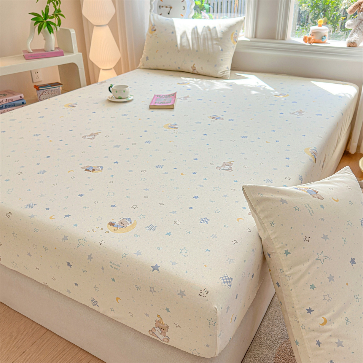 91家纺网 家纺一手货源 找家纺 女子家纺 2026新款全棉纯棉印花卡通单床笠 酣睡熊