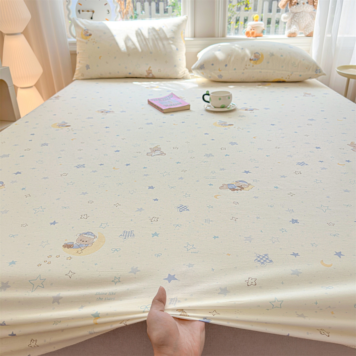 91家纺网 家纺一手货源 找家纺 女子家纺 2026新款全棉纯棉印花卡通单床笠 酣睡熊