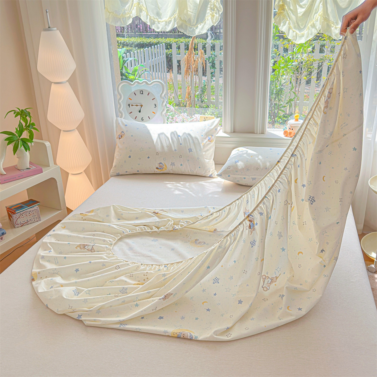 91家纺网 家纺一手货源 找家纺 女子家纺 2026新款全棉纯棉印花卡通单床笠 酣睡熊