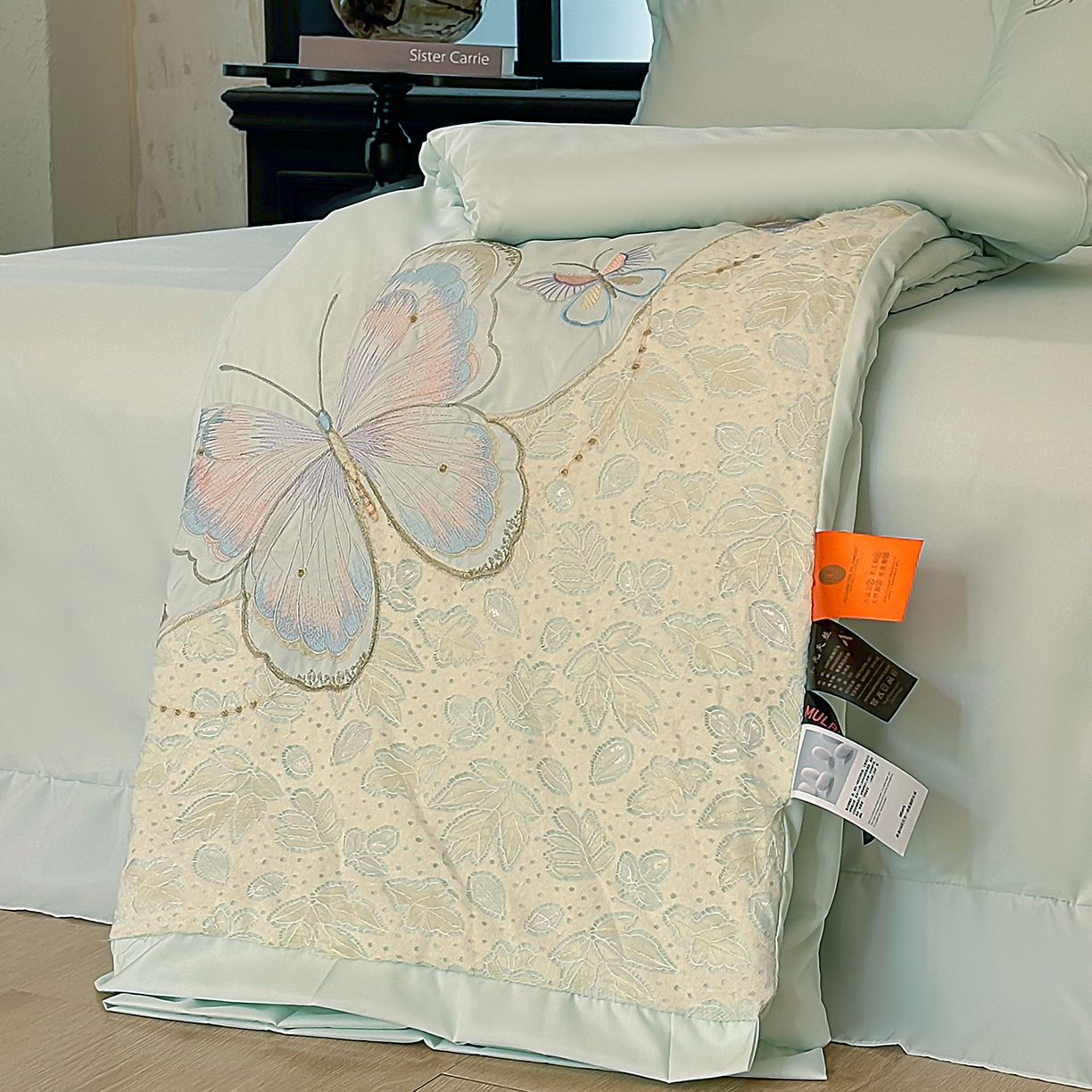 91家纺网 家纺一手货源 找家纺 宅家居 2026新款蚕蛹蛋白刺绣A类水光天丝贴纱绣夏被四件套-蝶舞花语 蝶舞花语-水绿