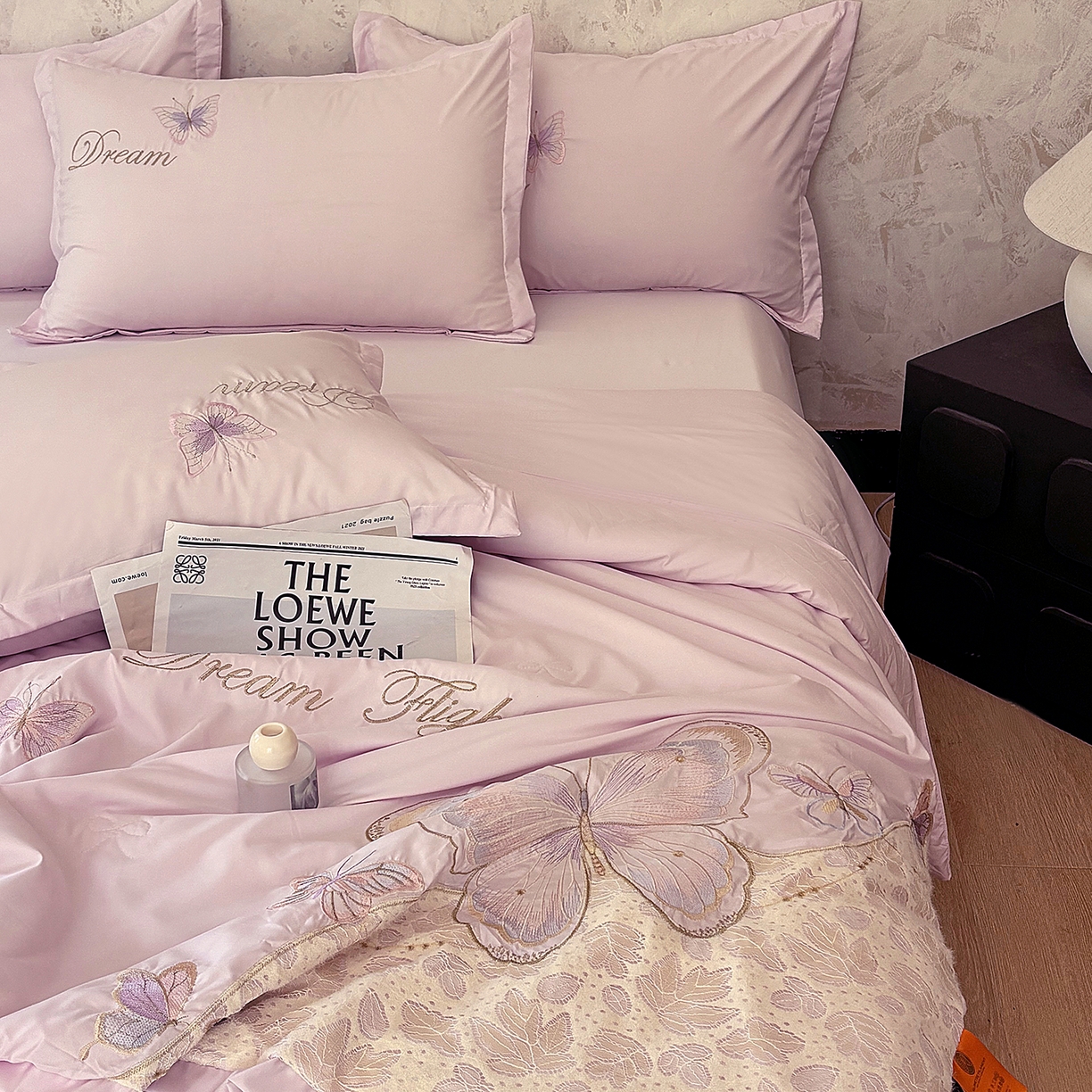91家纺网 家纺一手货源 找家纺 宅家居 2026新款蚕蛹蛋白刺绣A类水光天丝贴纱绣夏被四件套-蝶舞花语 蝶舞花语-紫色