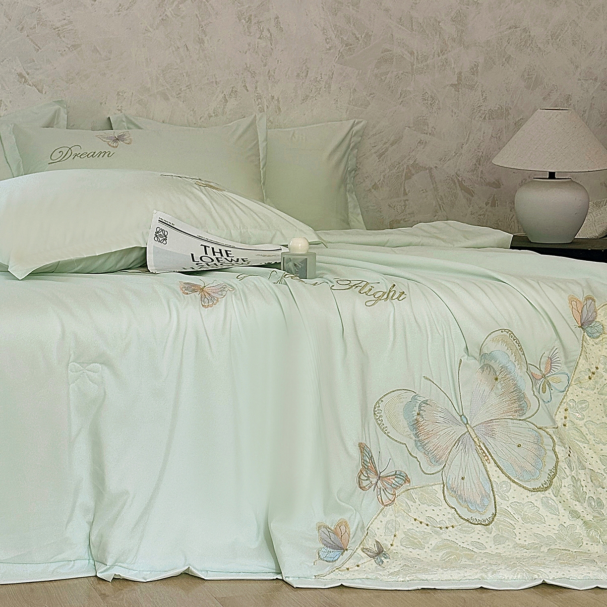 91家纺网 家纺一手货源 找家纺 宅家居 2026新款蚕蛹蛋白刺绣A类水光天丝贴纱绣夏被四件套-蝶舞花语 蝶舞花语-水绿