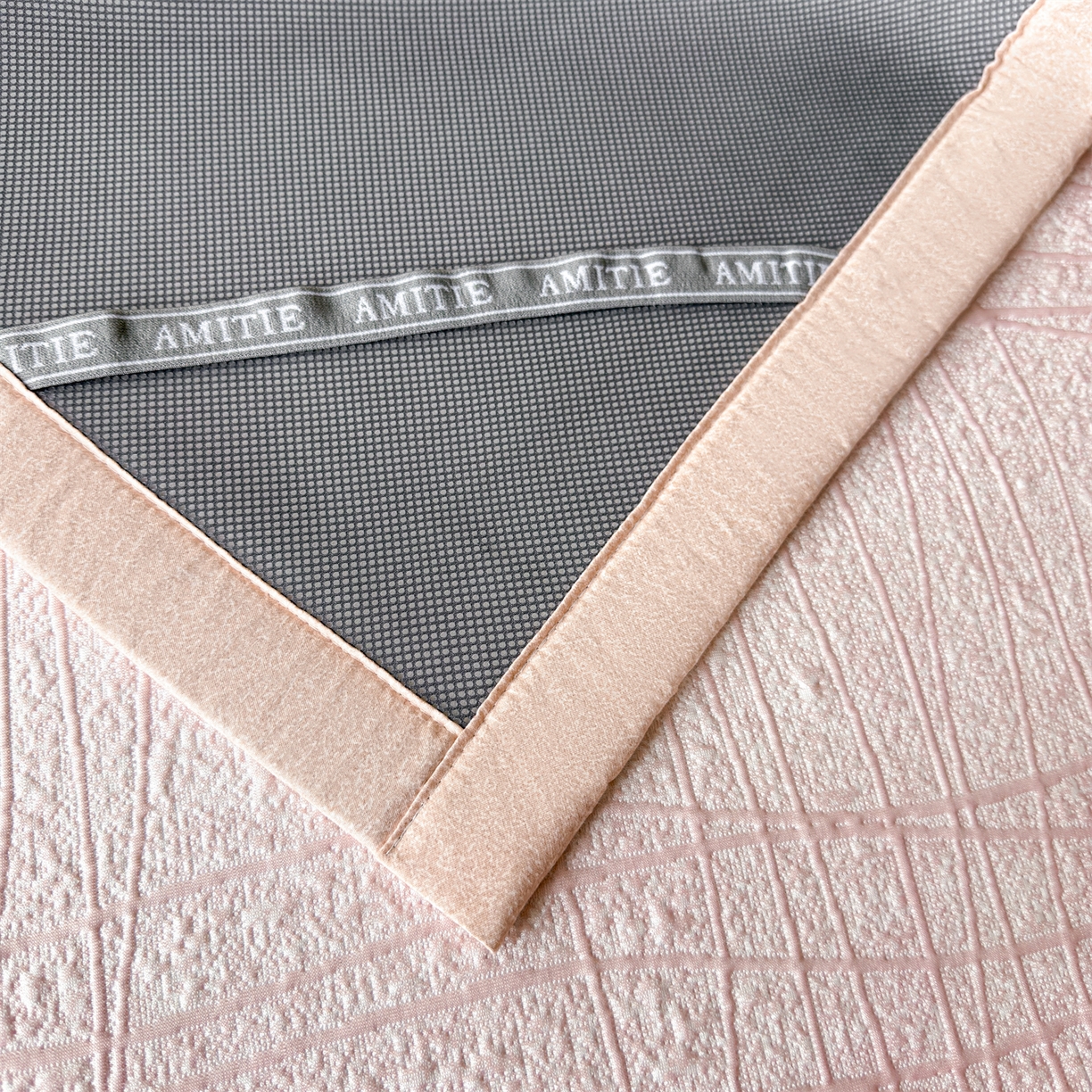 91家纺网 家纺一手货源 找家纺 耐思家纺 2026新款复合三明治PE乙纶提花冰豆豆凉席罗马曲线系列（提供买家秀） 罗马曲线-粉床席款