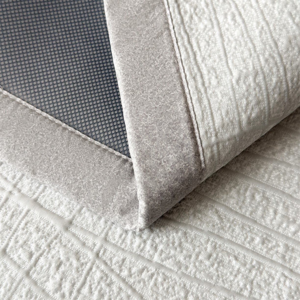 91家纺网 家纺一手货源 找家纺 耐思家纺 2026新款复合三明治PE乙纶提花冰豆豆凉席罗马曲线系列（提供买家秀） 罗马曲线-灰床席款