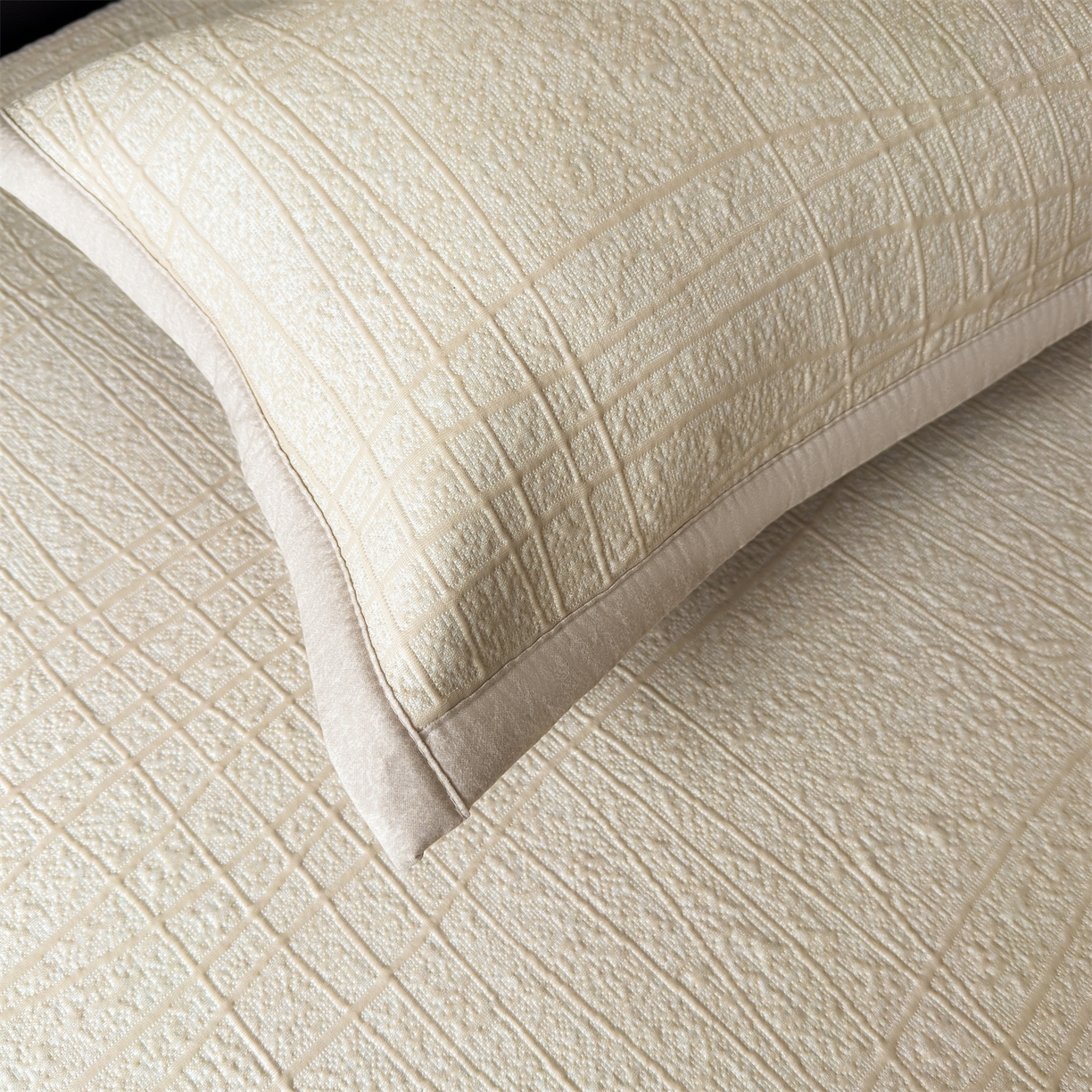 91家纺网 家纺一手货源 找家纺 耐思家纺 2026新款复合三明治PE乙纶提花冰豆豆凉席罗马曲线系列（提供买家秀） 罗马曲线-卡其床席款