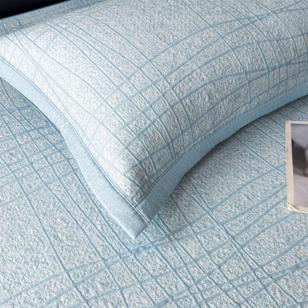 91家纺网 家纺一手货源 找家纺 耐思家纺 2026新款复合三明治PE乙纶提花冰豆豆凉席罗马曲线系列（提供买家秀） 罗马曲线-蓝床席款