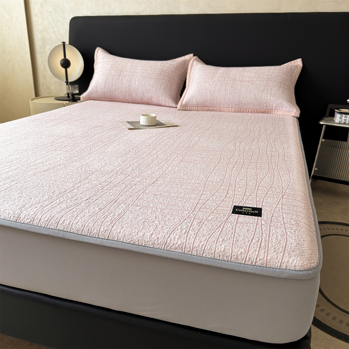 91家纺网 家纺一手货源 找家纺 耐思家纺 2026新款复合三明治PE乙纶提花冰豆豆凉席罗马曲线系列（提供买家秀） 罗马曲线-粉床笠款