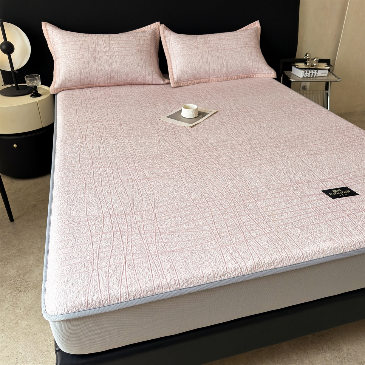 91家纺网 家纺一手货源 找家纺 耐思家纺 2026新款复合三明治PE乙纶提花冰豆豆凉席罗马曲线系列（提供买家秀） 罗马曲线-粉床笠款