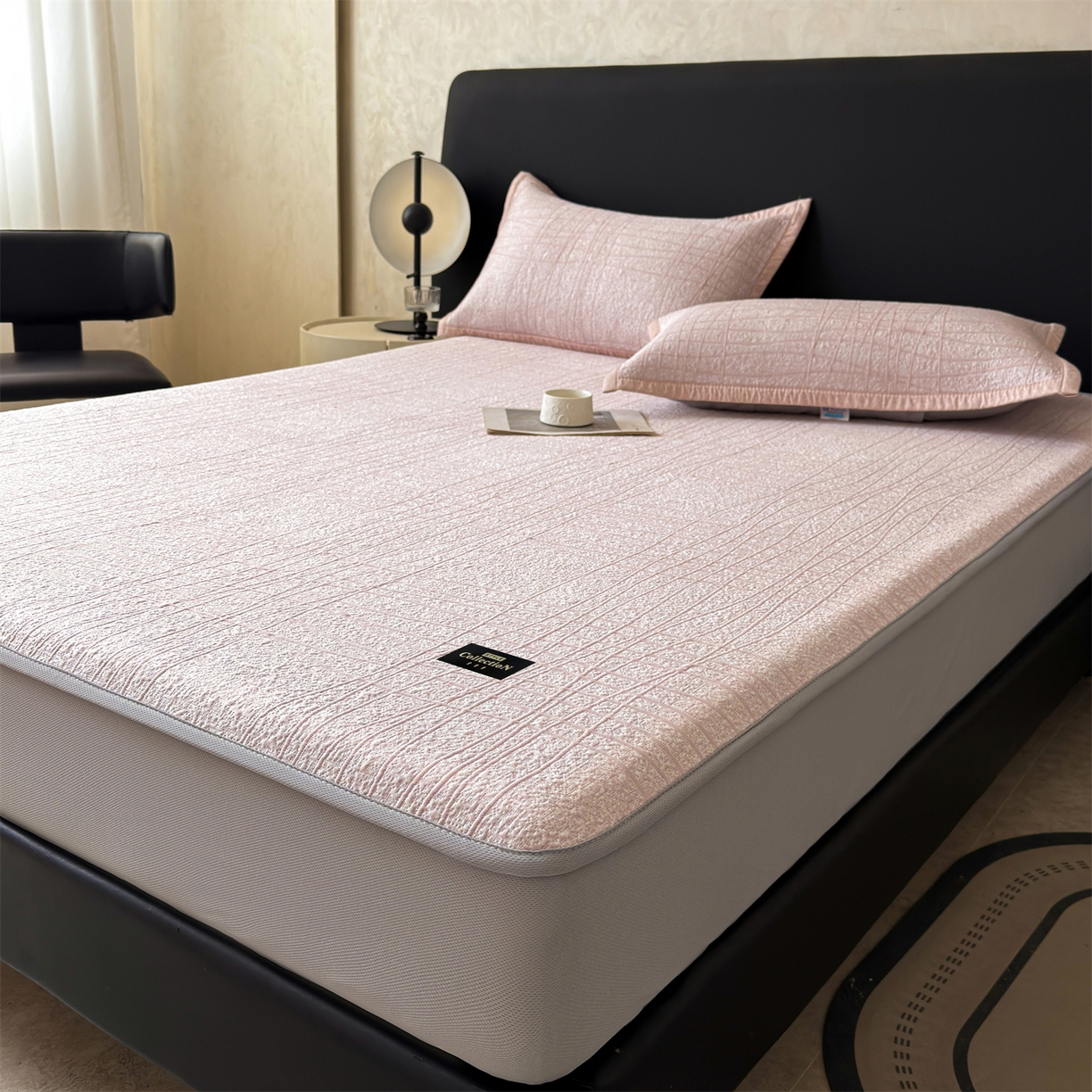 91家纺网 家纺一手货源 找家纺 耐思家纺 2026新款复合三明治PE乙纶提花冰豆豆凉席罗马曲线系列（提供买家秀） 罗马曲线-粉床笠款