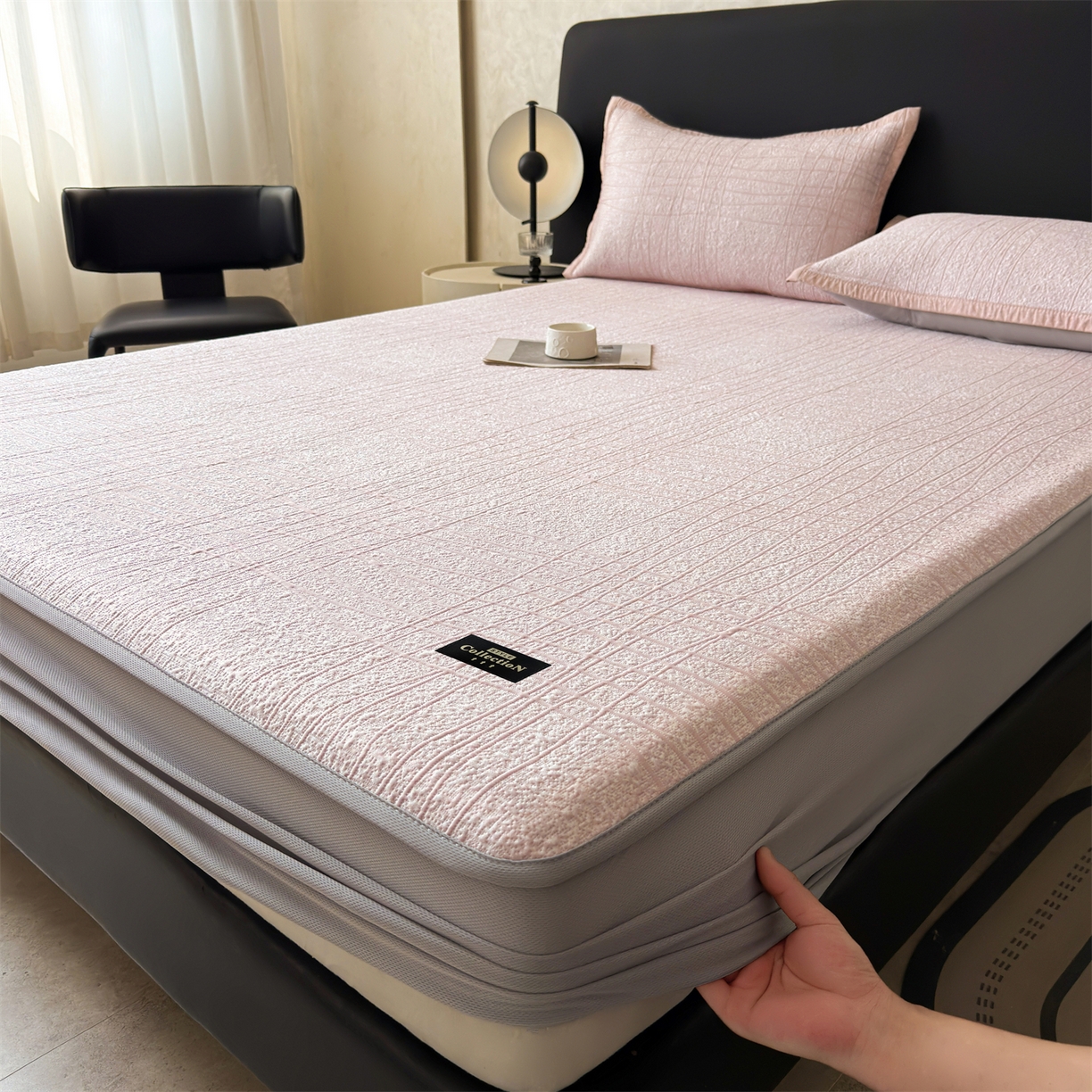 91家纺网 家纺一手货源 找家纺 耐思家纺 2026新款复合三明治PE乙纶提花冰豆豆凉席罗马曲线系列（提供买家秀） 罗马曲线-粉床笠款