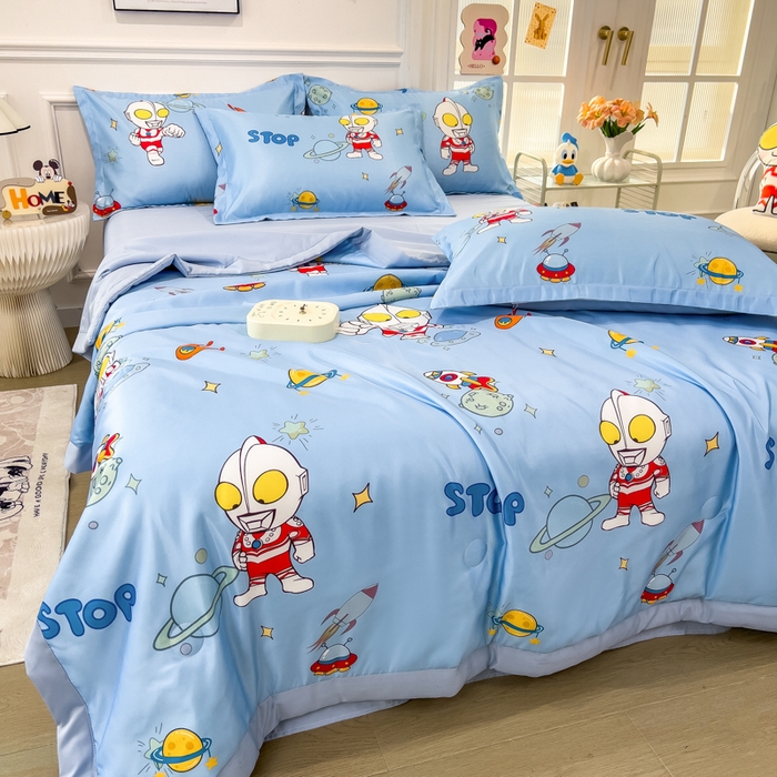 91家纺网 家纺一手货源 找家纺 云恋家纺 2026新款正版授权卡通冰丝夏凉被夏被空调被四件套 夏被-奥特曼降临