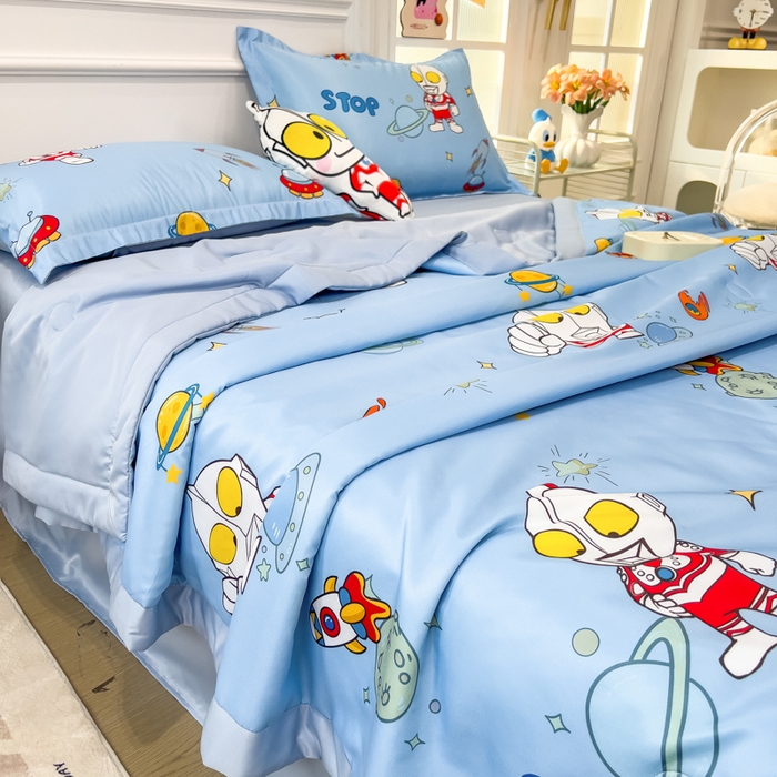 91家纺网 家纺一手货源 找家纺 云恋家纺 2026新款正版授权卡通冰丝夏凉被夏被空调被四件套 夏被-奥特曼降临