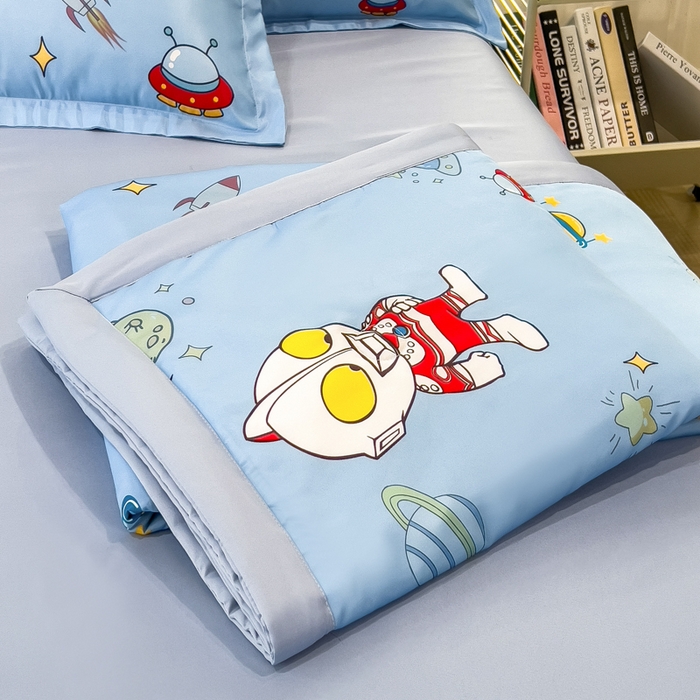 91家纺网 家纺一手货源 找家纺 云恋家纺 2026新款正版授权卡通冰丝夏凉被夏被空调被四件套 夏被-奥特曼降临