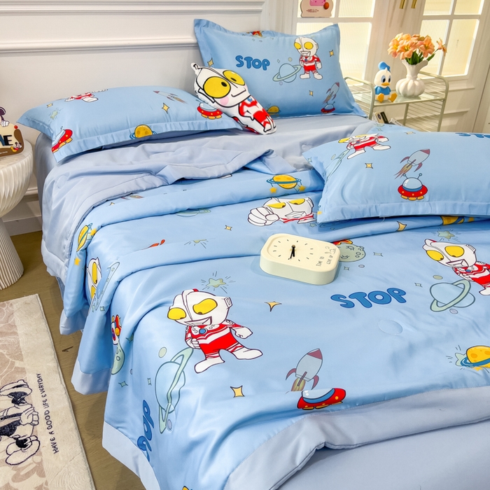 91家纺网 家纺一手货源 找家纺 云恋家纺 2026新款正版授权卡通冰丝夏凉被夏被空调被四件套 夏被-奥特曼降临